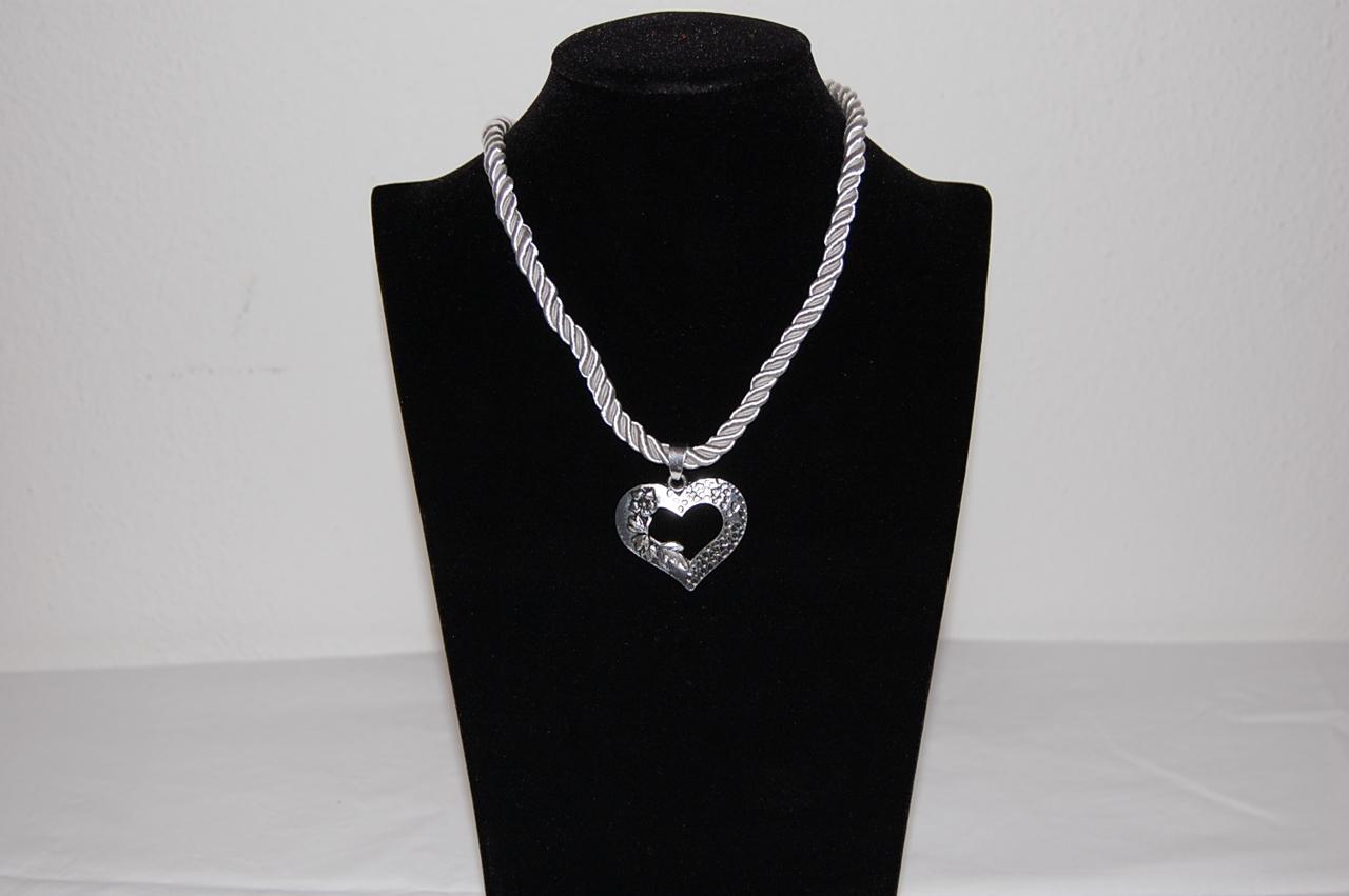 Edelweiss Trachten Kette, Satinband,weiss, mit Herzanhänger