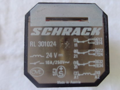 Schrack RL 301024 + Omron PF113A-E Sockel