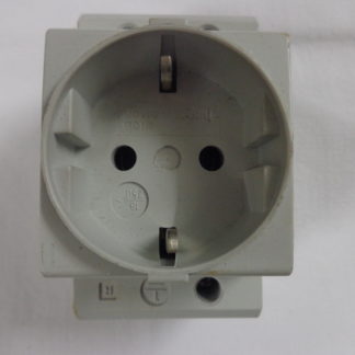 Hager Steckdose SN016  564016 für Schaltschranck Einbau