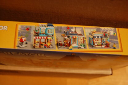 LEGO Creator 31105 Spielzeugladen im Stadthaus – Bild 3