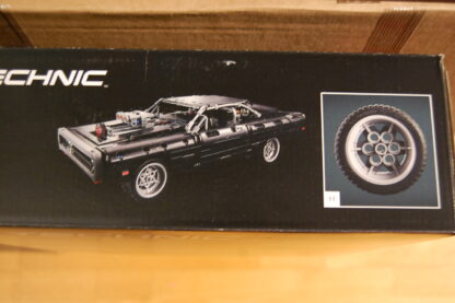 LEGO 42111 Technic: Dom's Dodge Charger – Bild 3