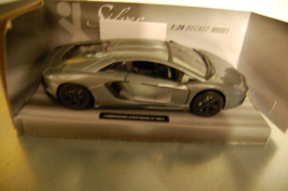 Modellauto Lamborgini Aventador LP-700-4 1:24 Silver Collection