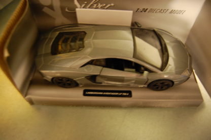 Modellauto Lamborgini Aventador LP-700-4 1:24 Silver Collection