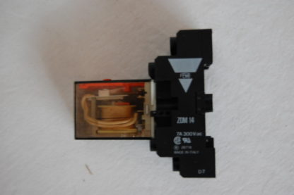 Schrack Relais RA450720  mit Sockel