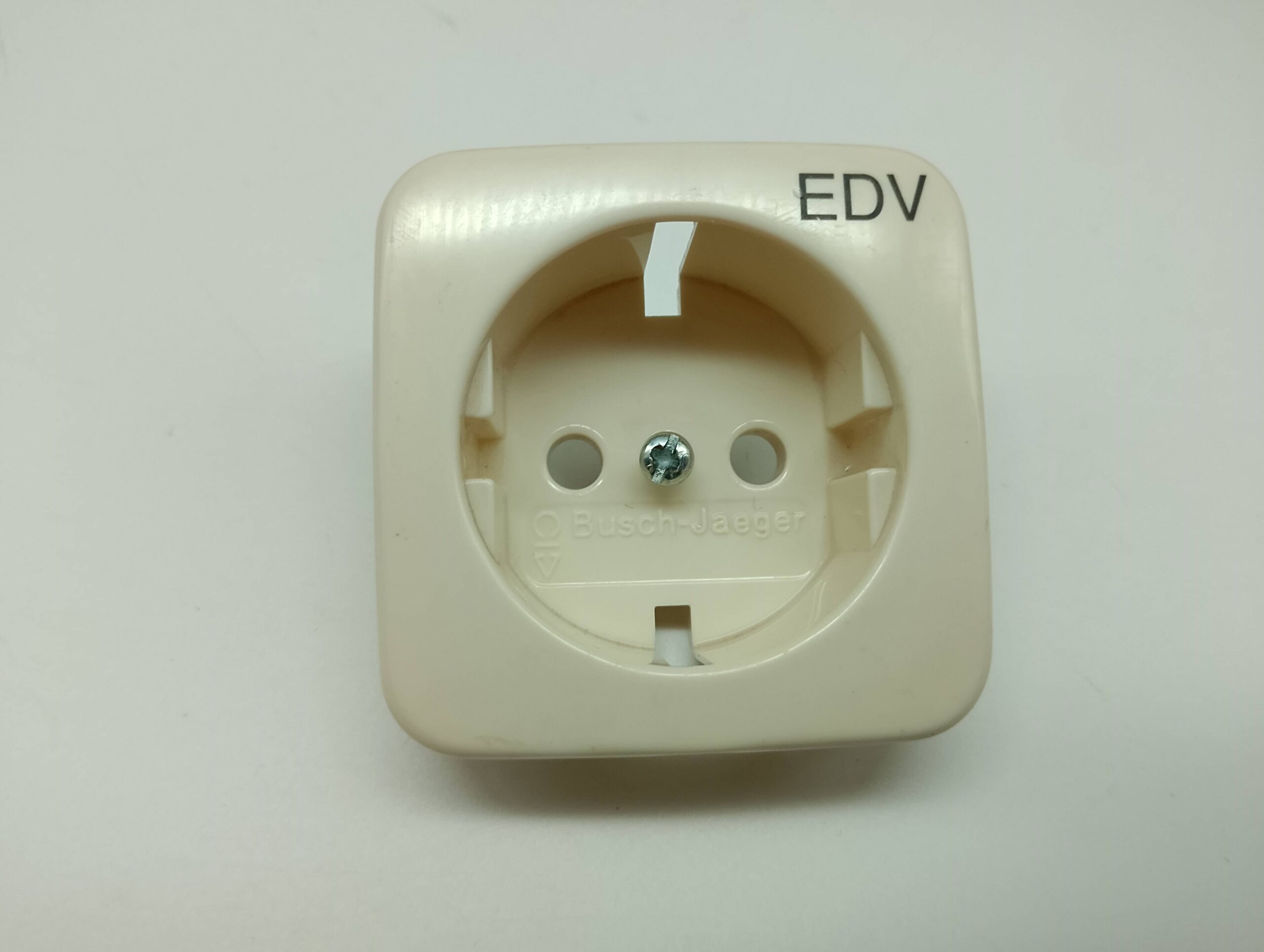 Busch und Jäger mit Steckdoseneinsatz, Aufdruck EDV cremeweiß 0531-4-2690