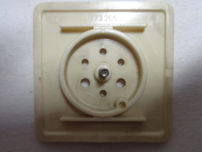 BERKER 773205 Abdeckung für 6polige Steckdose cremeweiß – Bild 2