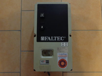 Faltec Steuerung für Hubgliedertor, Abdeckung Verriegelungsschrauben fehlen