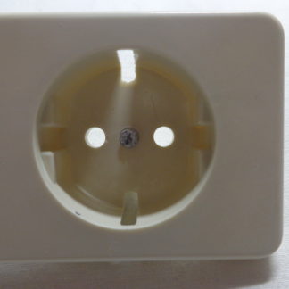 Berker 21378-2 Zentralstück Steckdose cremeweiß