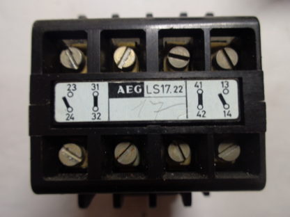 AEG LS17.22  910-301-032-00    220V 50Hz, 255V 60Hz Schütz