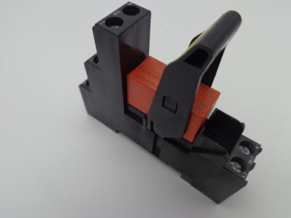 Schrack RT424024 Relais + Sockel YRT78626