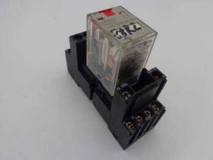 Omron My4 IN 220/240V mit  Sockel Relais