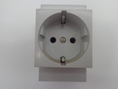 Legrand 03240 Verteilerschrank Steckdose
