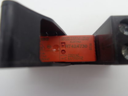 Schrack RT424730 + EM 06 Steckmodul 110V/230V AC + YRT78626 Sockel