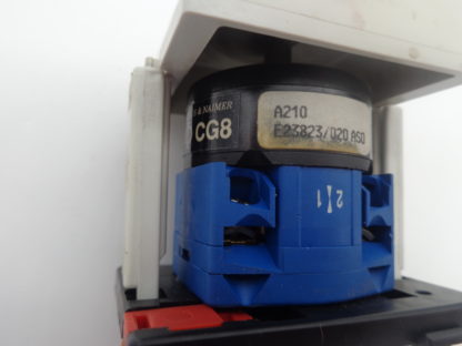 Kraus & Naimer CG8 A210 Hand-0-Auto rastend – Bild 2