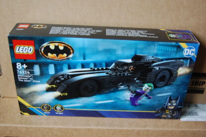LEGO® DC 76224 - Batmobile™: Batman™ verfolgt den Joker™
