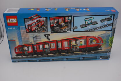LEGO® City 60423 Straßenbahn mit Haltestelle – Bild 2