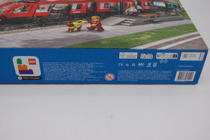 LEGO® City 60423 Straßenbahn mit Haltestelle – Bild 4
