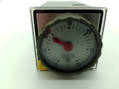 Landis & Gyr Sodeco-Saia Murten Zeitrelais 220V 50/60Hz mit Sockel KOF512FOMS