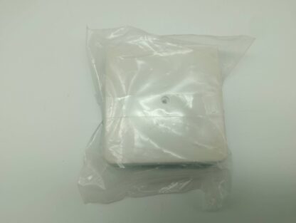 Jung 5900303 Zentralstück Leitungsauslass mit Zugentlastung  cremeweiß NEU