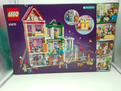 LEGO Friends 42670 Heartlake City Wohn- und Einkaufsstraße – Bild 2