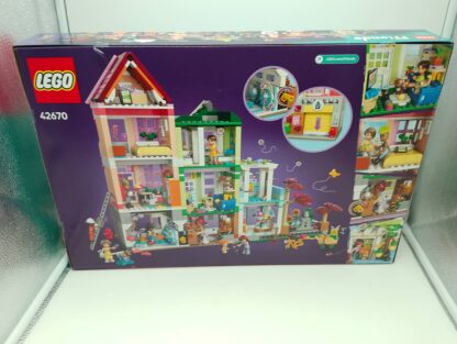 LEGO Friends 42670 Heartlake City Wohn- und Einkaufsstraße – Bild 3