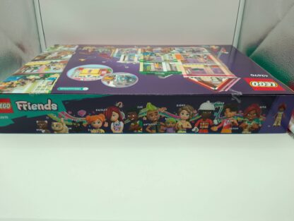 LEGO Friends 42670 Heartlake City Wohn- und Einkaufsstraße – Bild 4