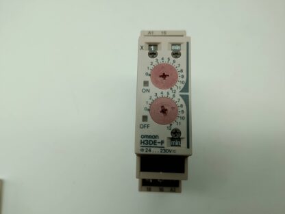 Omron H3DE-F Zeitrelais 24-230VAC/DC  50/60Hz  t: 0,1s-12h