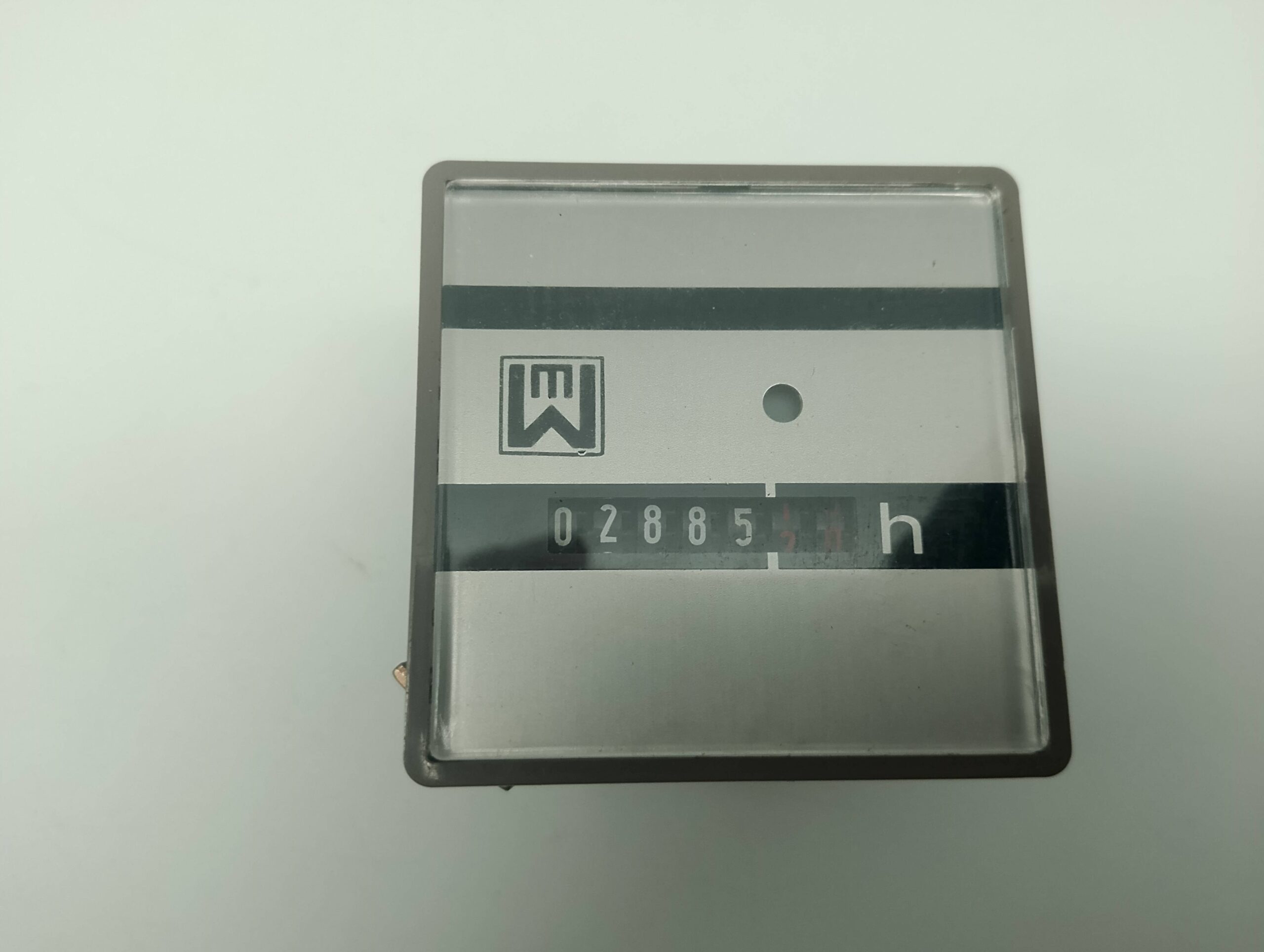 Betriebsstundenzähler analog für Schaltschrankeinbau Einbaumasse 45mm x 45mm x 48mm