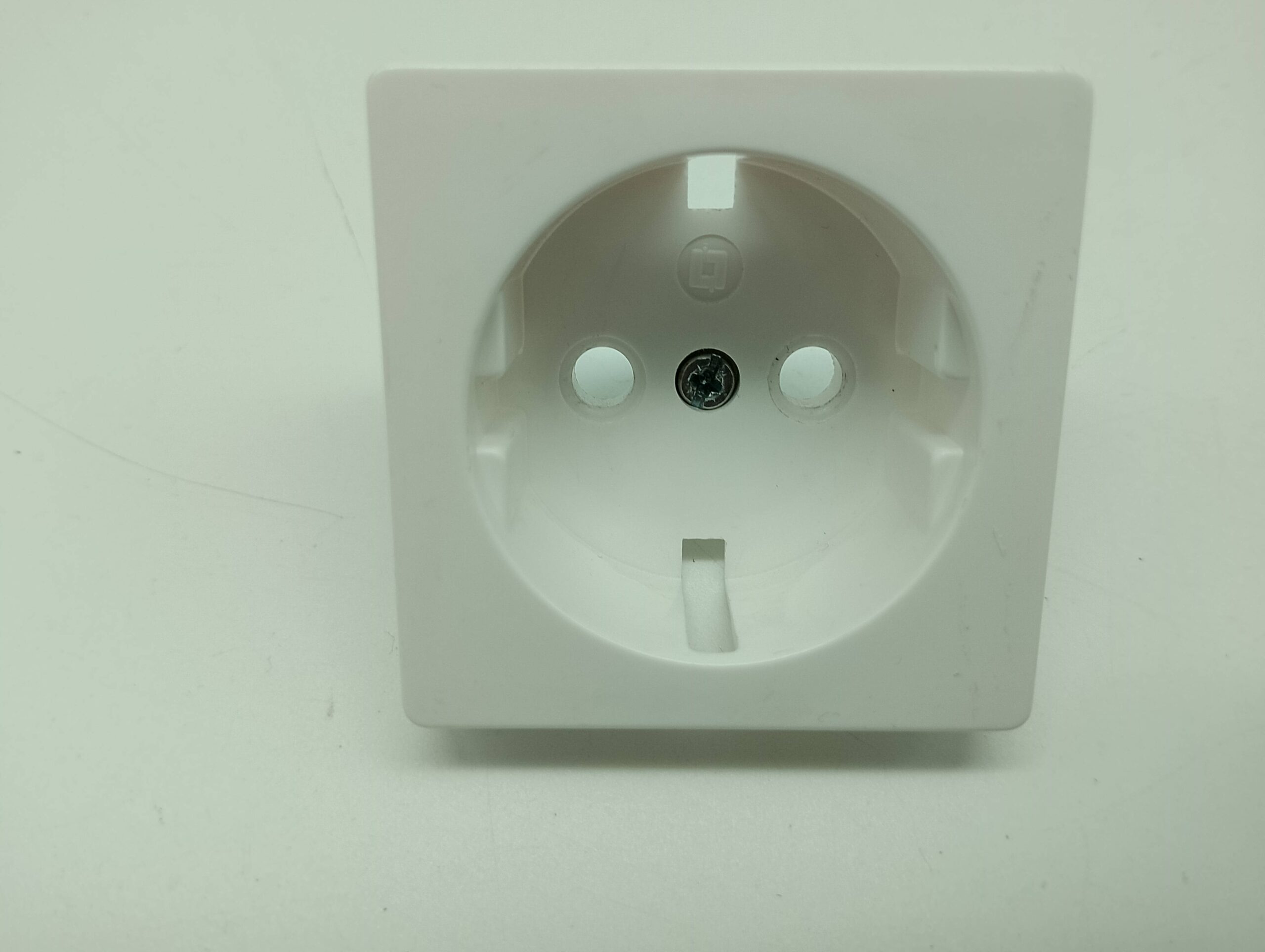 Legrand Diplomat Steckdoseneinsatz/Zentralstück ultraweiß 50406