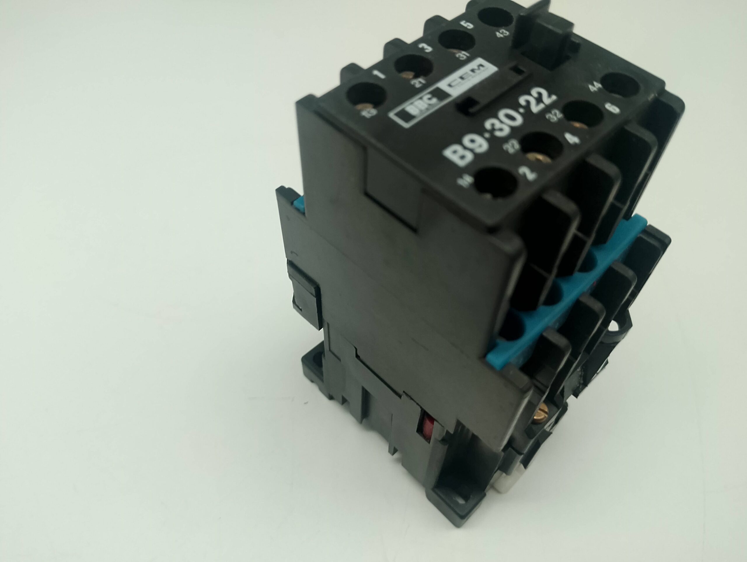 BBC CEM B9-30-22 220V/50Hz 220/240/60Hz Schütz Ersatzteil – Bild 2