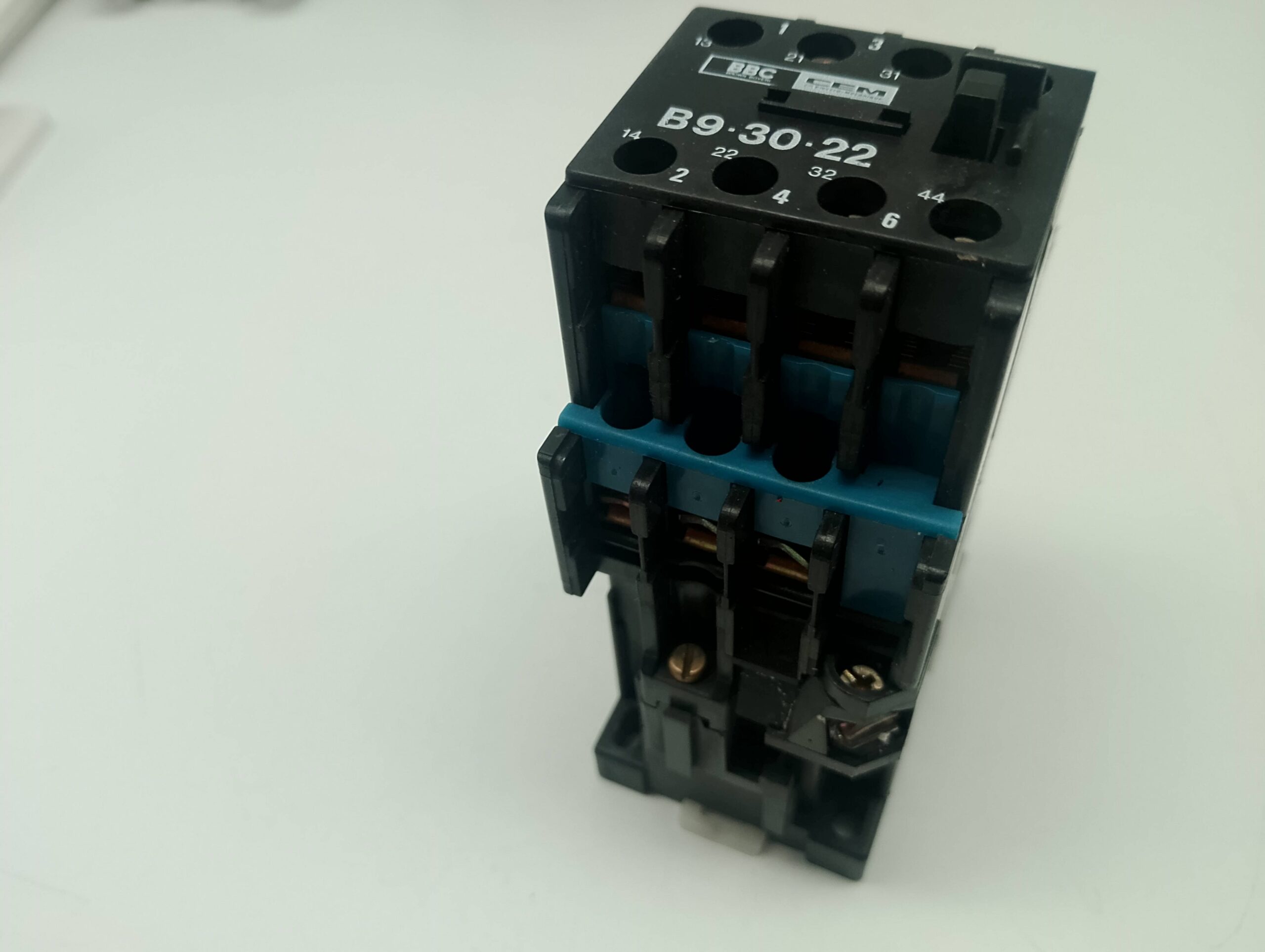 BBC CEM B9-30-22 220V/50Hz 220/240/60Hz Schütz Ersatzteil – Bild 3