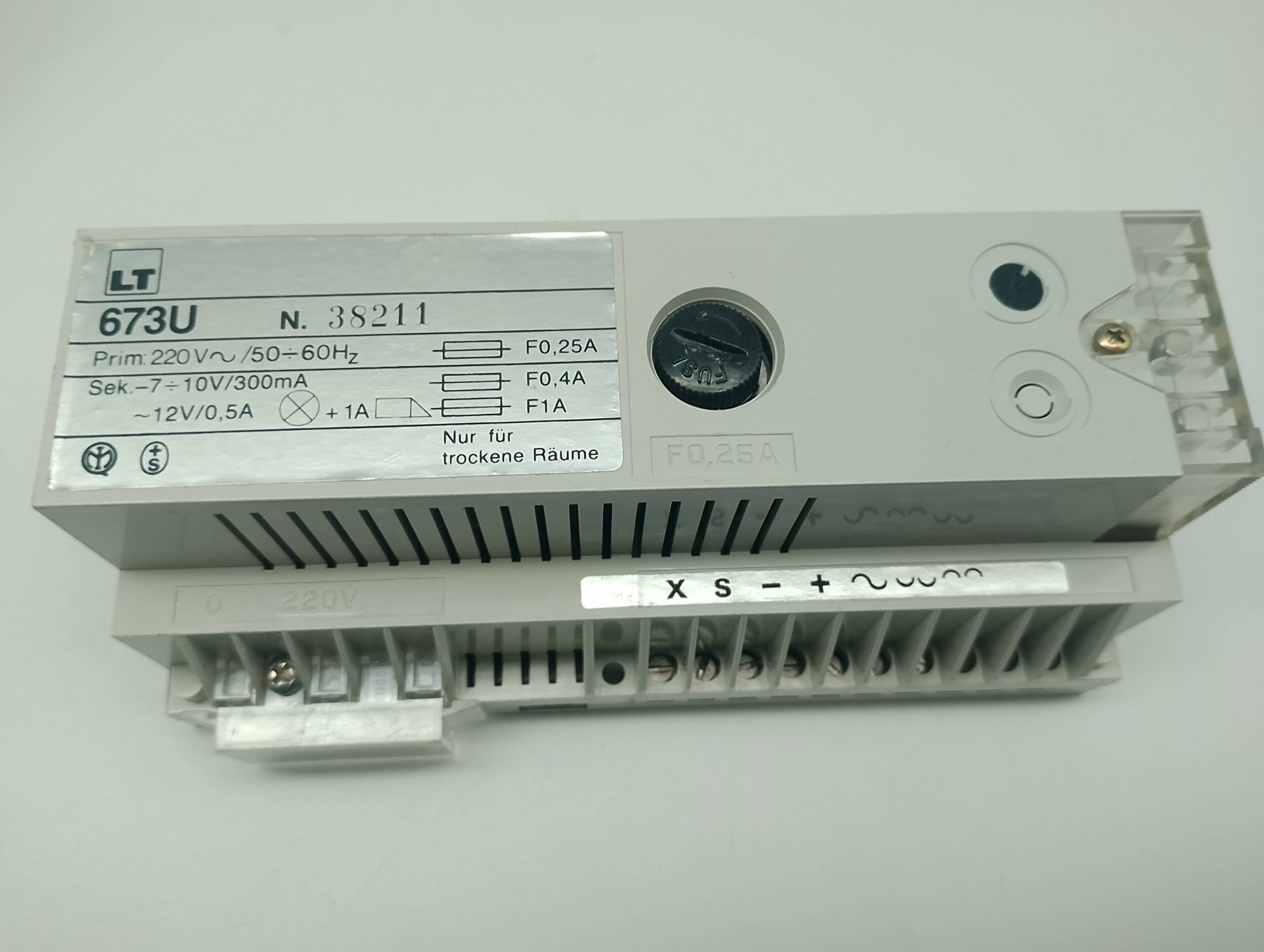 LT-Netzteil 673U – BTICINO LEGRAND 673U Prim.220V~/50-60Hz Sek. 7-12V/300mA ~12V/0,5A