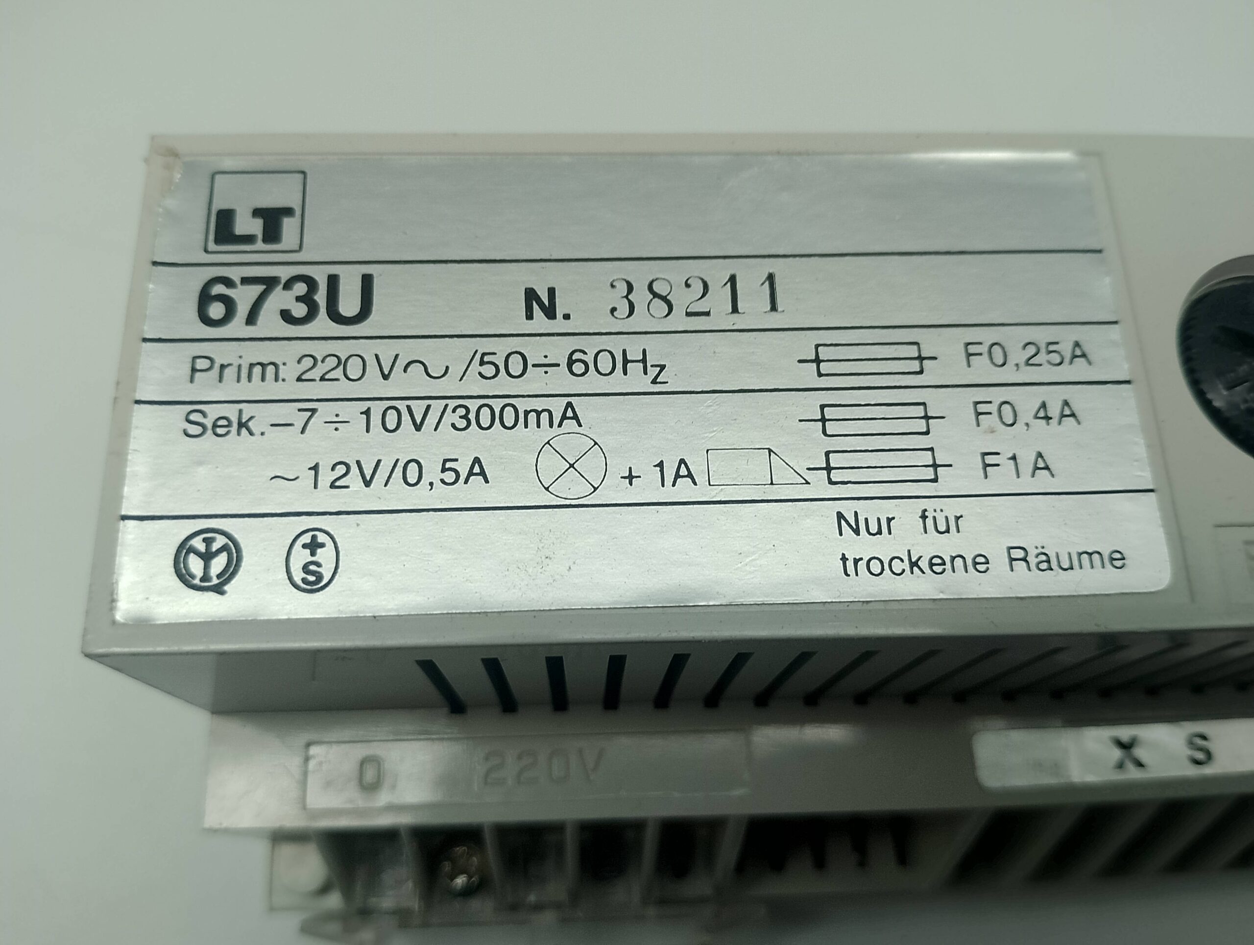 LT-Netzteil 673U – BTICINO LEGRAND 673U Prim.220V~/50-60Hz Sek. 7-12V/300mA ~12V/0,5A – Bild 2