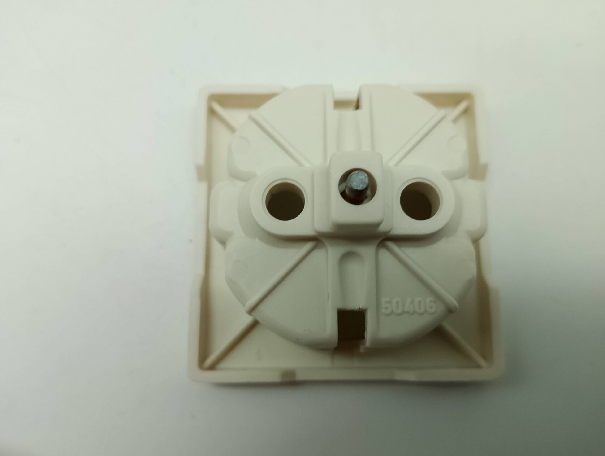 Legrand Diplomat Steckdoseneinsatz/Zentralstück cremeweiß 50406 – Bild 2