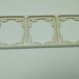 Gira 3fach Rahmen 629 cremeweiß