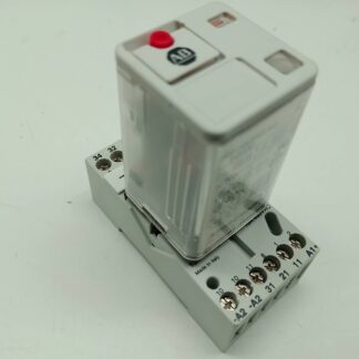 AB Allen Bradley 700-HA33724-3 24VDC Relays + Sockel 700HN203 A