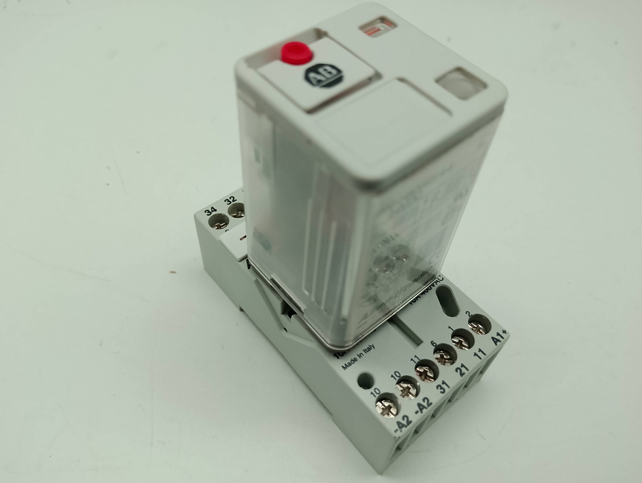 AB Allen Bradley 700-HA33724-3 24VDC Relays + Sockel 700HN203 A