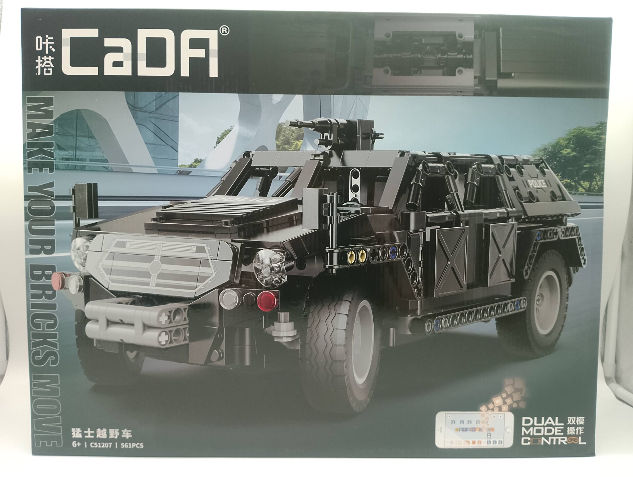 CaDA C51207W Warrior-Geländewagen dynamisch