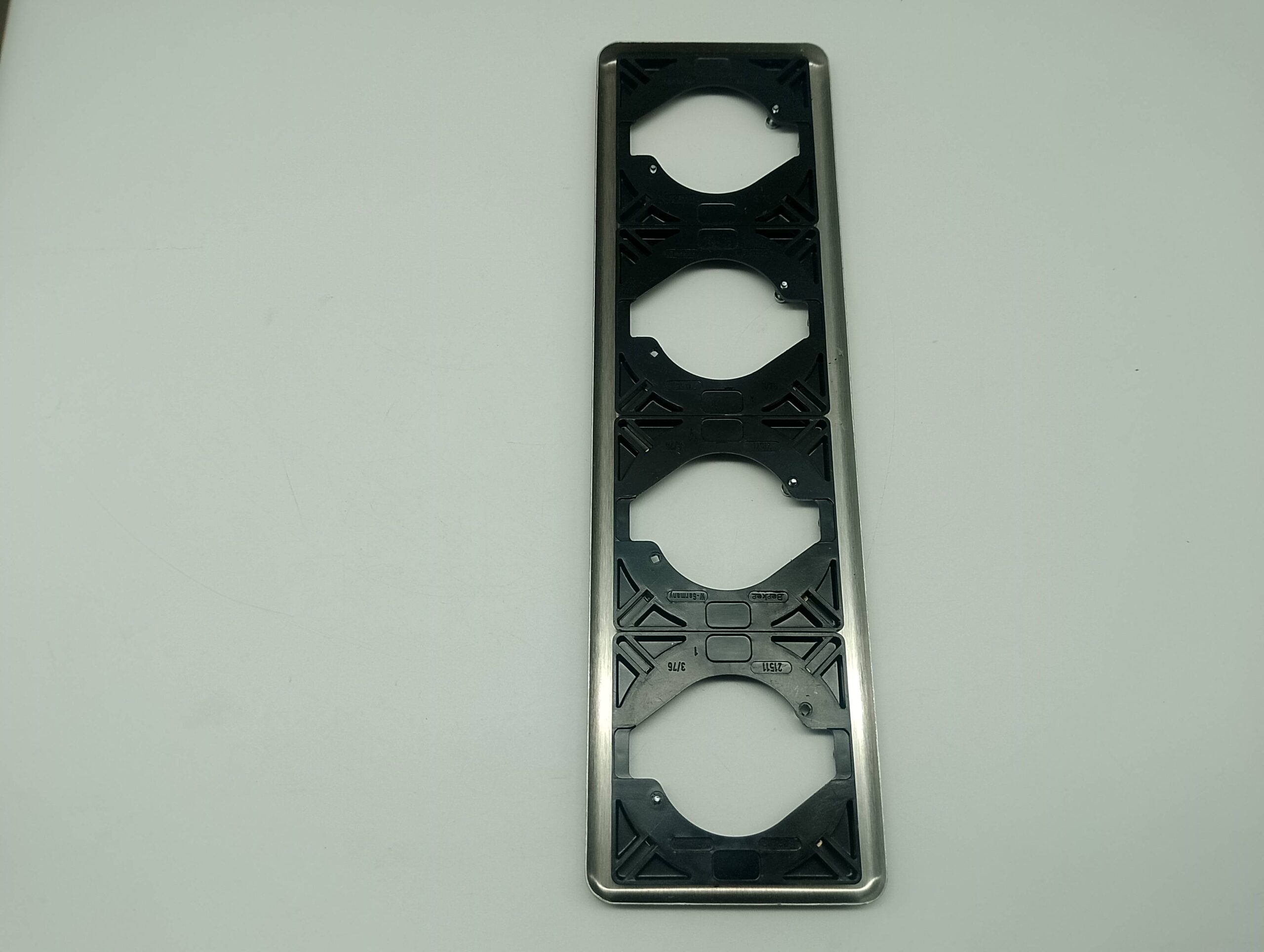 Berker 21511 Modul MB Starpoint Bronze 4fach Rahmen senkrecht – Bild 2