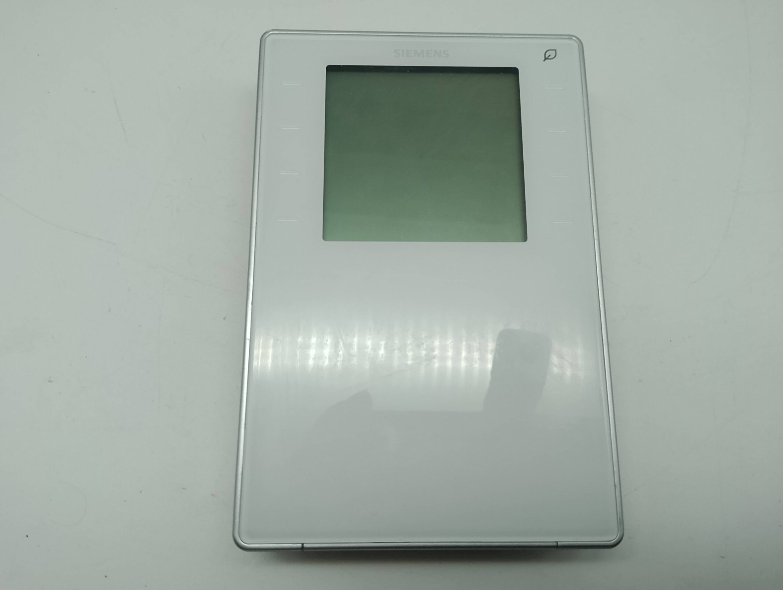 Siemens QMX3.P34 Raumbediengerät mit Wandhalterung