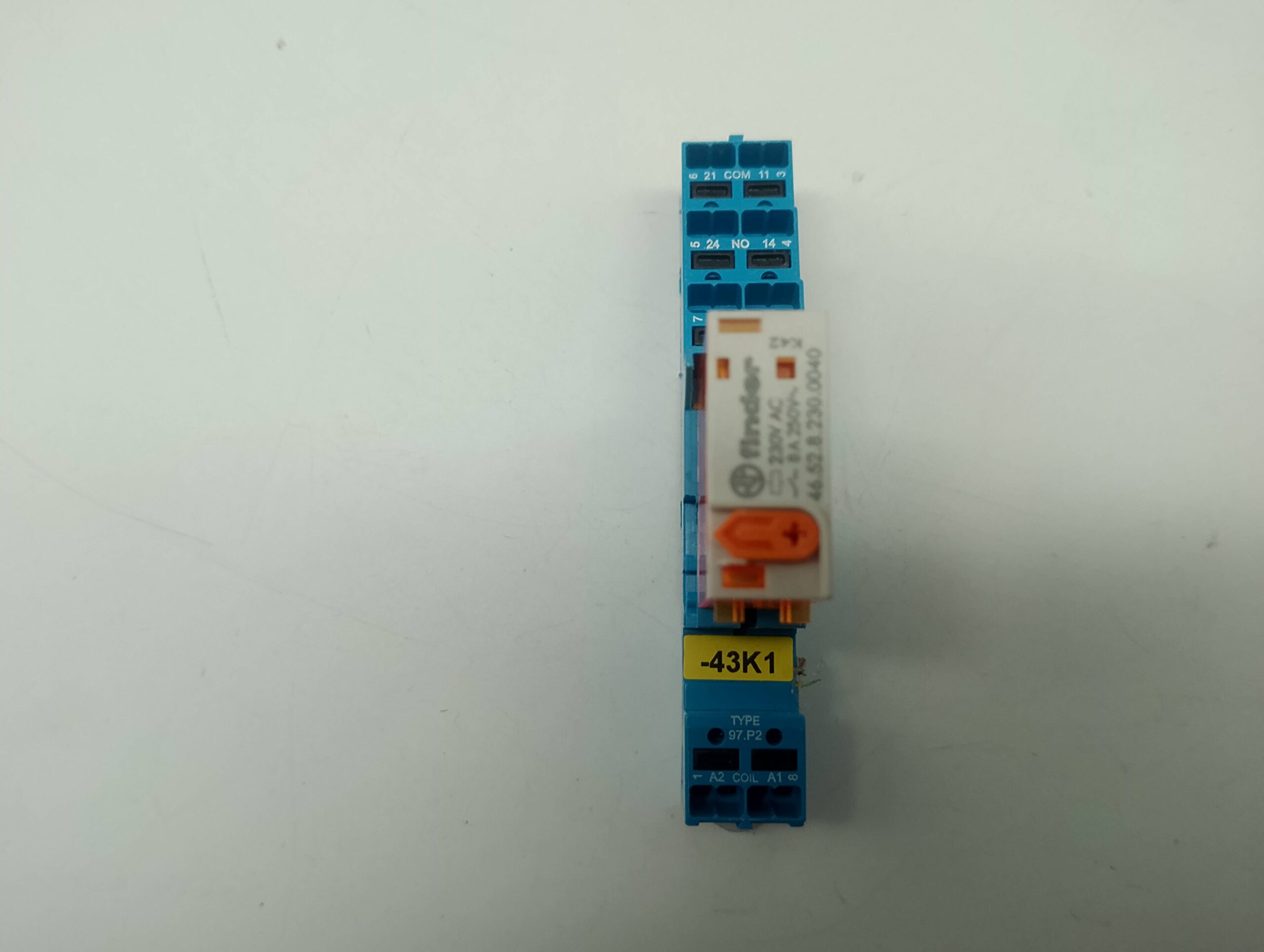 Finder 46.52.8.230.0040 Relais 230V AC 8A 250V Sockel 97.P2