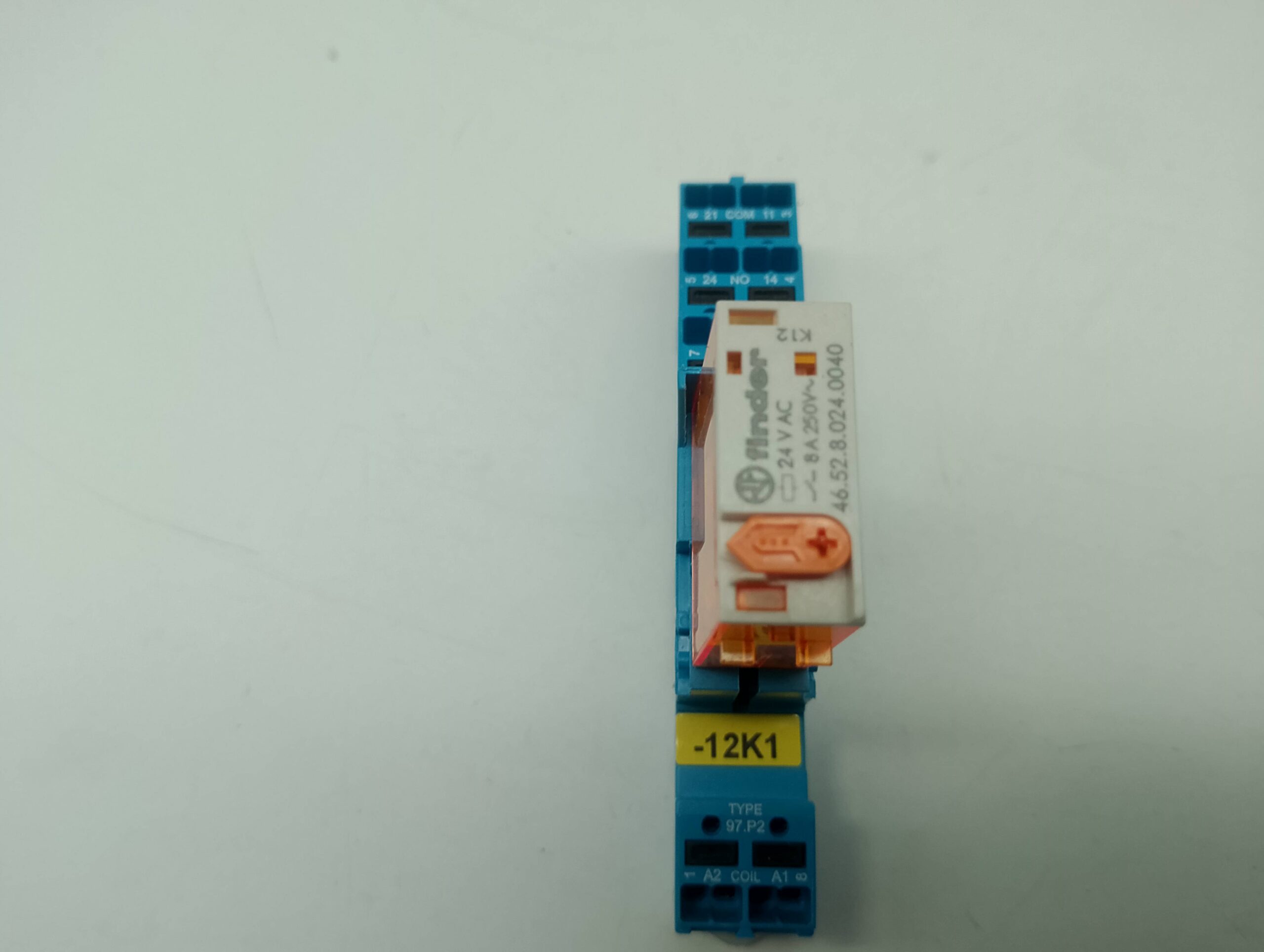 Finder 46.52.8.024.0040 Relais 24V AC 8A 250V Sockel 97.P2