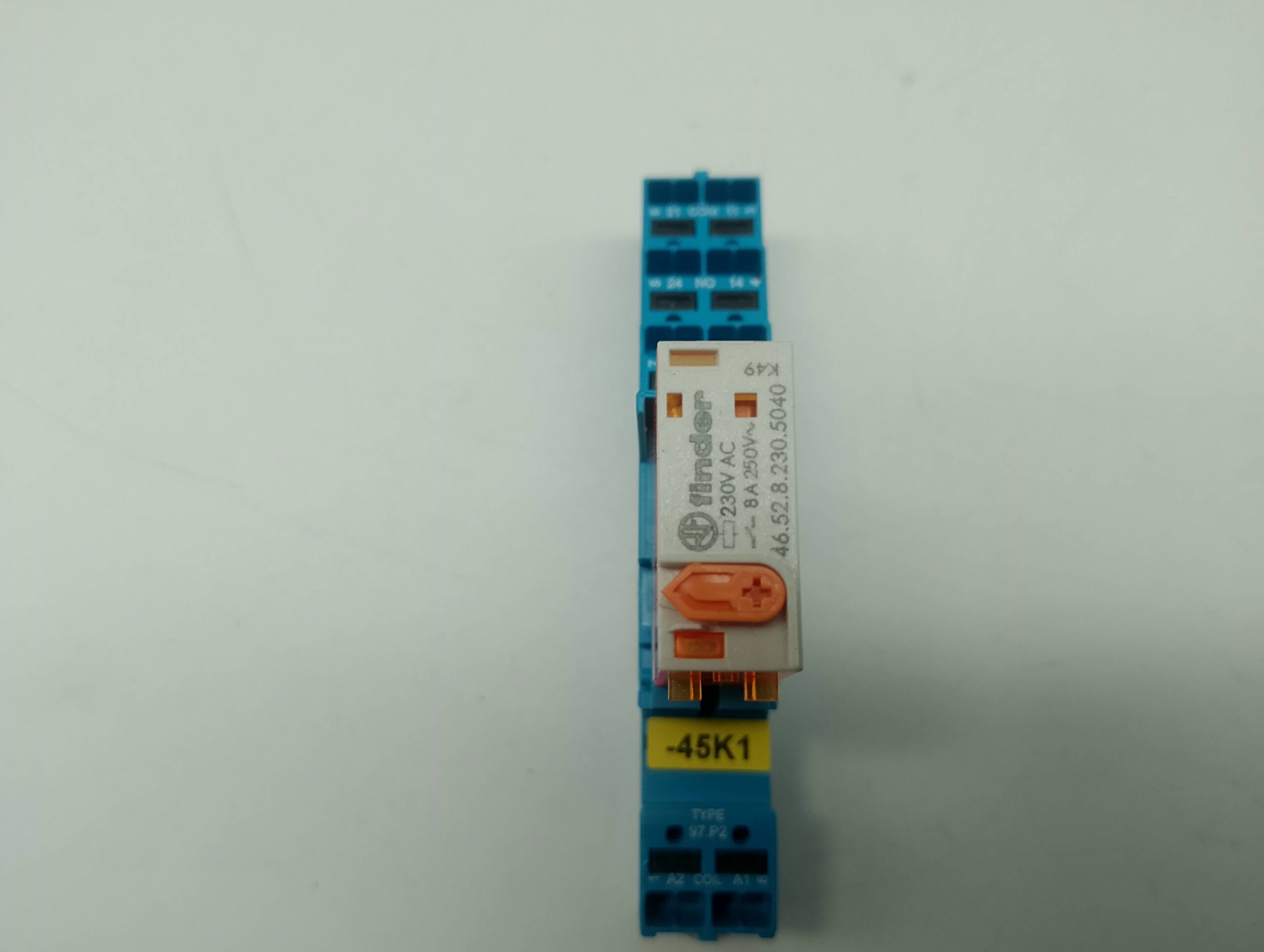 Finder 46.52.8.230.5040 Relais 230V AC 8A 250V Sockel 97.P2