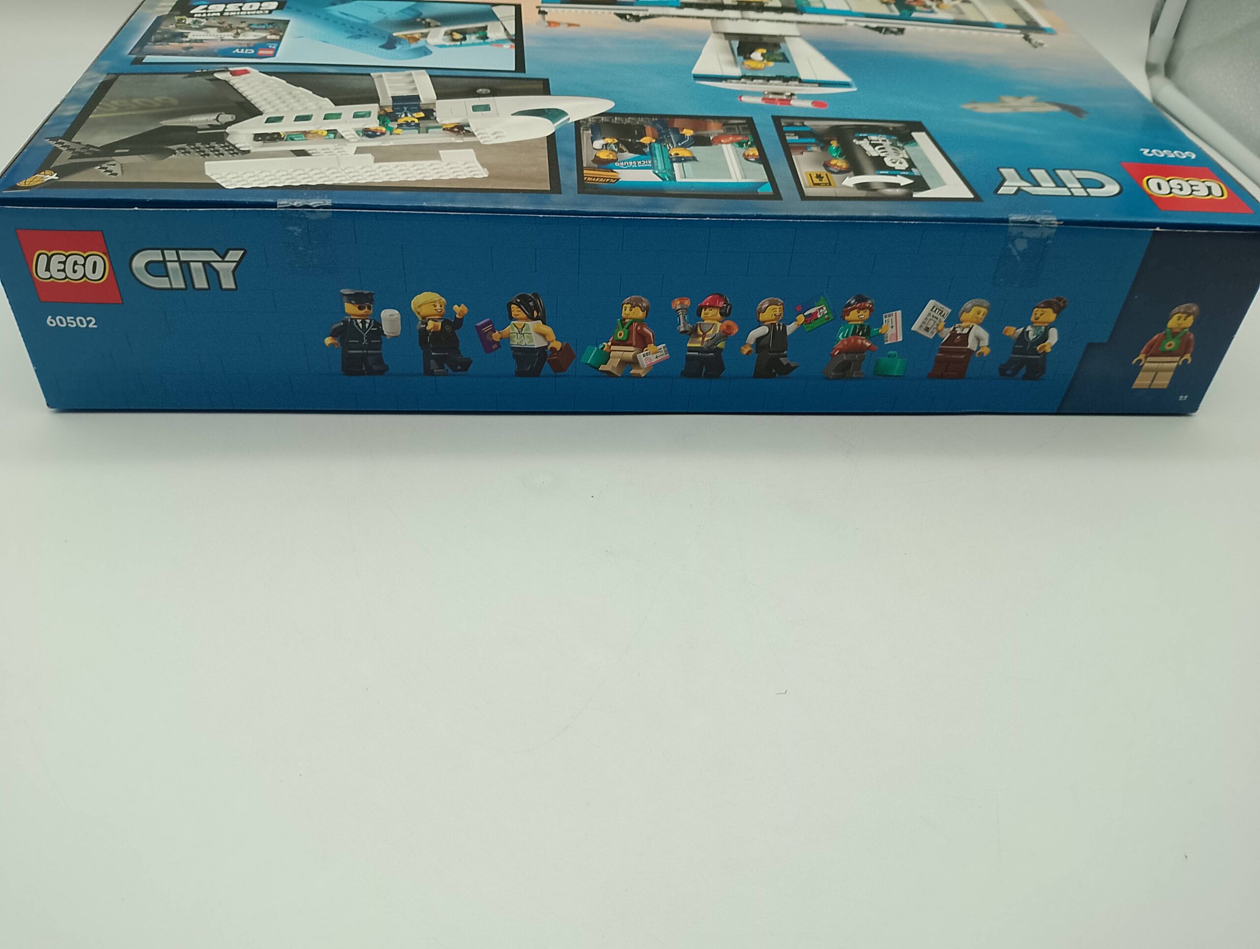 LEGO City 60502 Flughafen mit Flugzeug – Bild 3