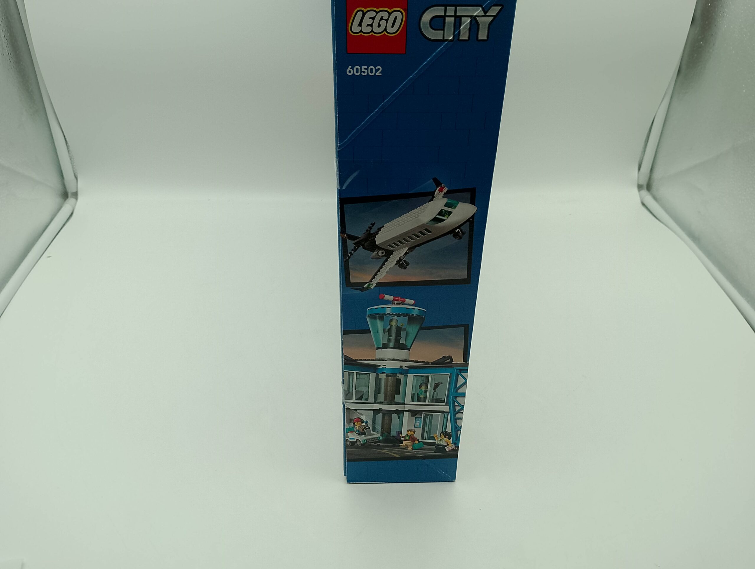 LEGO City 60502 Flughafen mit Flugzeug – Bild 4