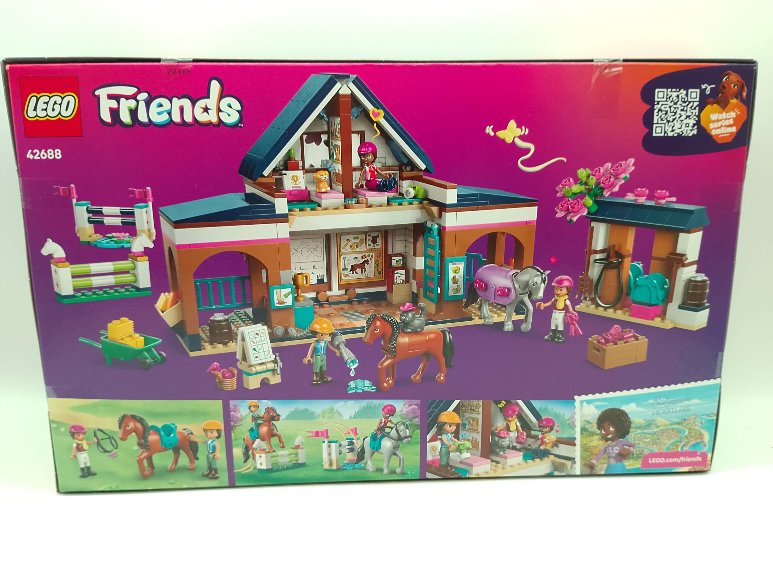 LEGO Friends 42688 Pferdestall und Reitschule – Bild 2