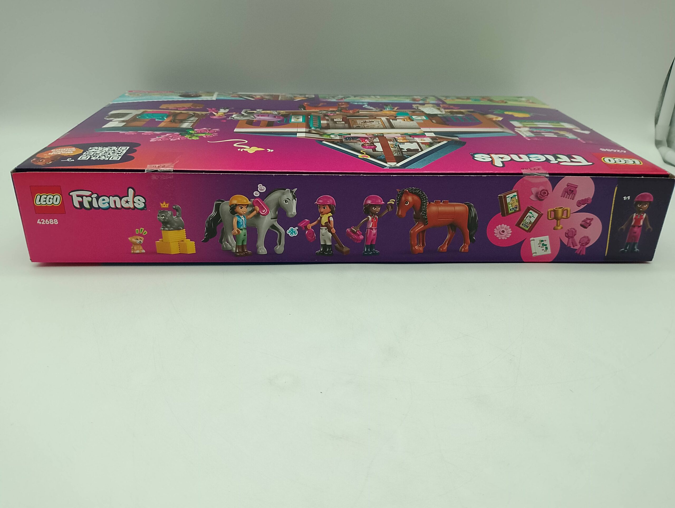 LEGO Friends 42688 Pferdestall und Reitschule – Bild 3