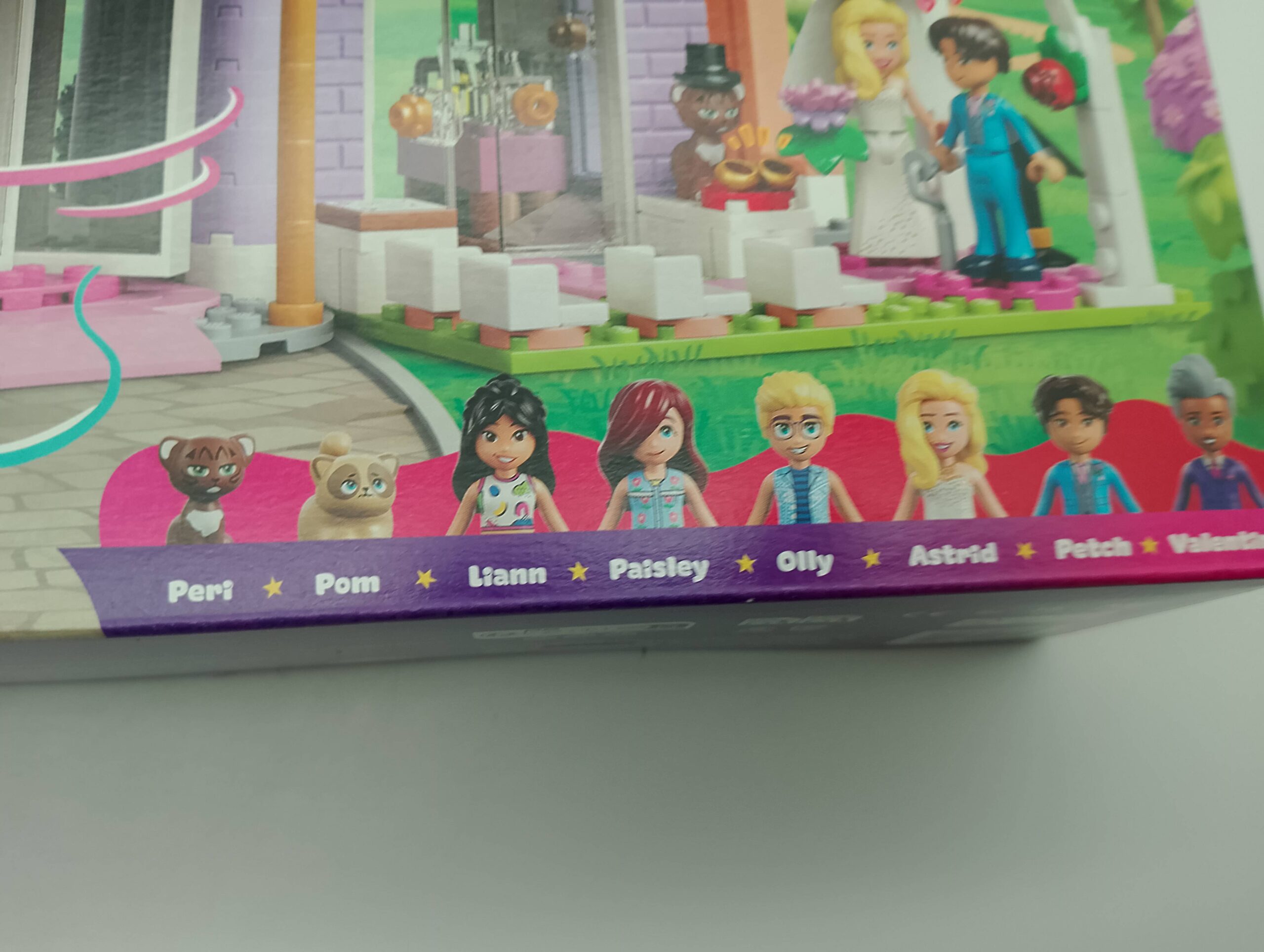 LEGO Friends 42704 Das Grandholten von Heartlake City – Bild 6