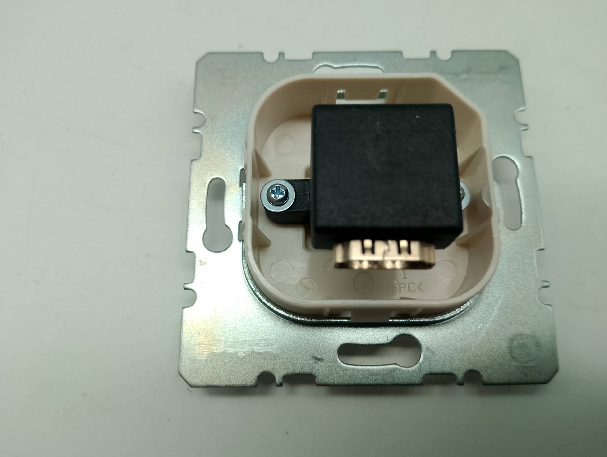 Berker HDMI-Anschlussdose / HDMI-Einsatz mit Tragring – gebraucht – Bild 2