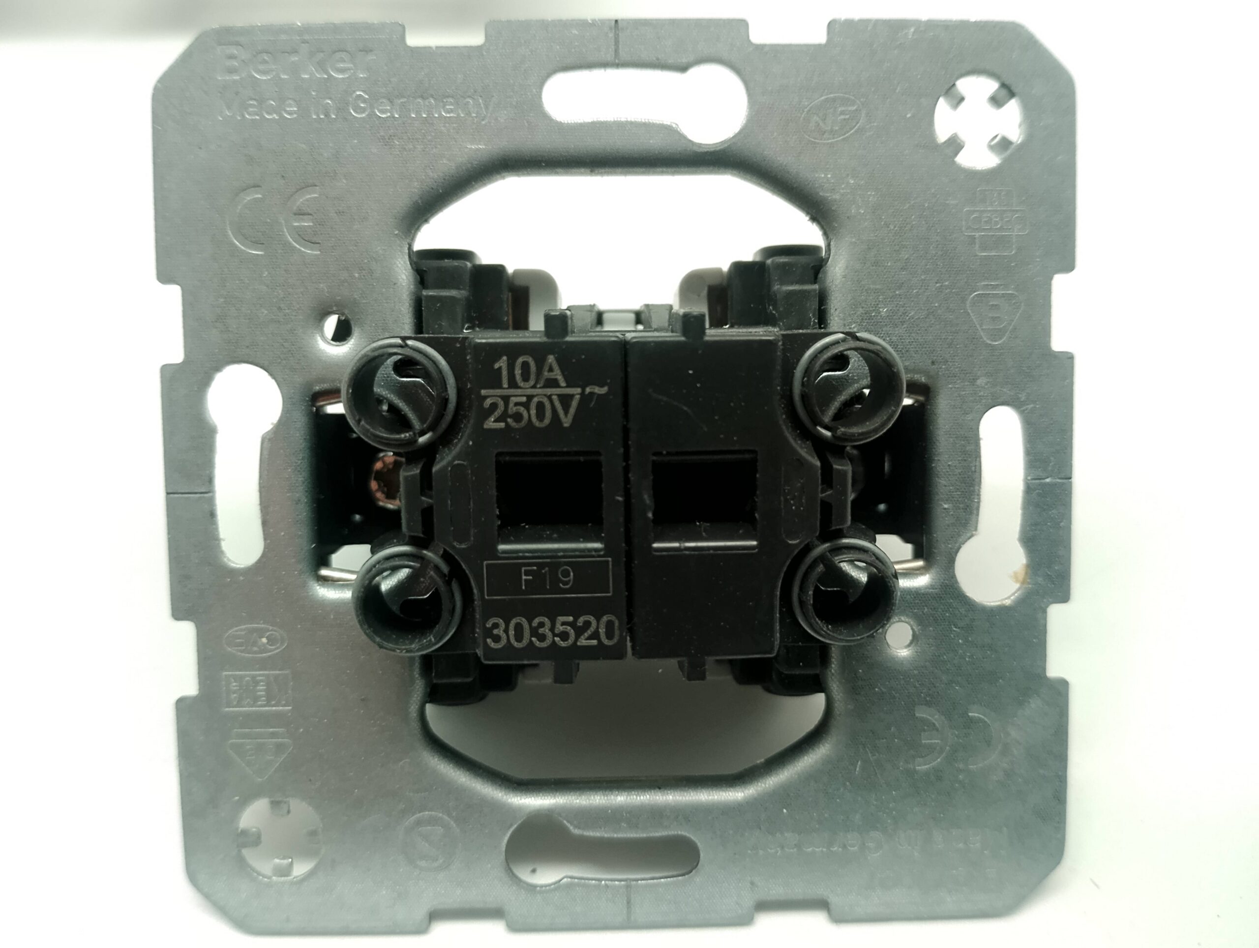 Berker 303520 Jalousieschalter – rastend, 10 A, 250 V – gebraucht